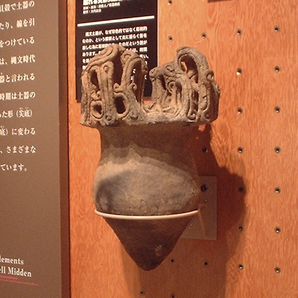 現代縄文土器
インスタレーション作品「触れる炎影式土器」